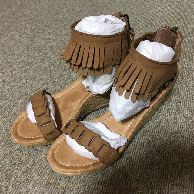 Minnetonka(ミネトンカ)の【新品】MINNETONKA ヒールサンダル レディースの靴/シューズ(サンダル)の商品写真