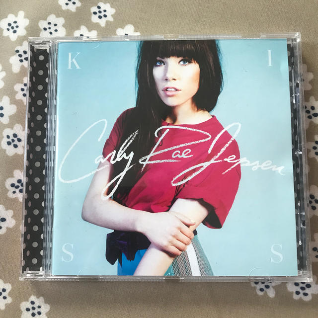 Carly Rae Jepsen KISS エンタメ/ホビーのCD(ポップス/ロック(洋楽))の商品写真