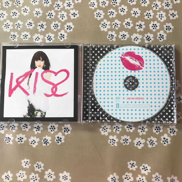 Carly Rae Jepsen KISS エンタメ/ホビーのCD(ポップス/ロック(洋楽))の商品写真