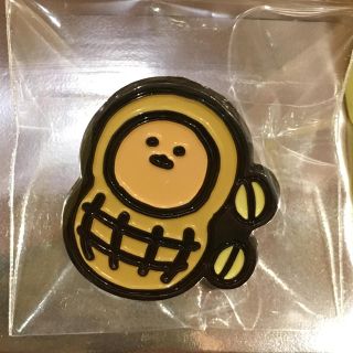 残り2つ！ もぐらコロッケ 自分ツッコミくま カフェ 限定 ピンバッチ(キャラクターグッズ)