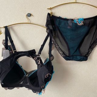 Wacoal - 新品希少E75サルート84大女優 オーラ プレステージの通販 by ...