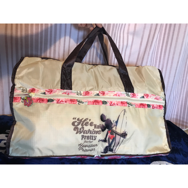 Disney(ディズニー)の値下げ❣️非売品　ハワイアンプリンセス　ミニー　折り畳み旅行バッグ エンタメ/ホビーのコスプレ(アクセサリー)の商品写真