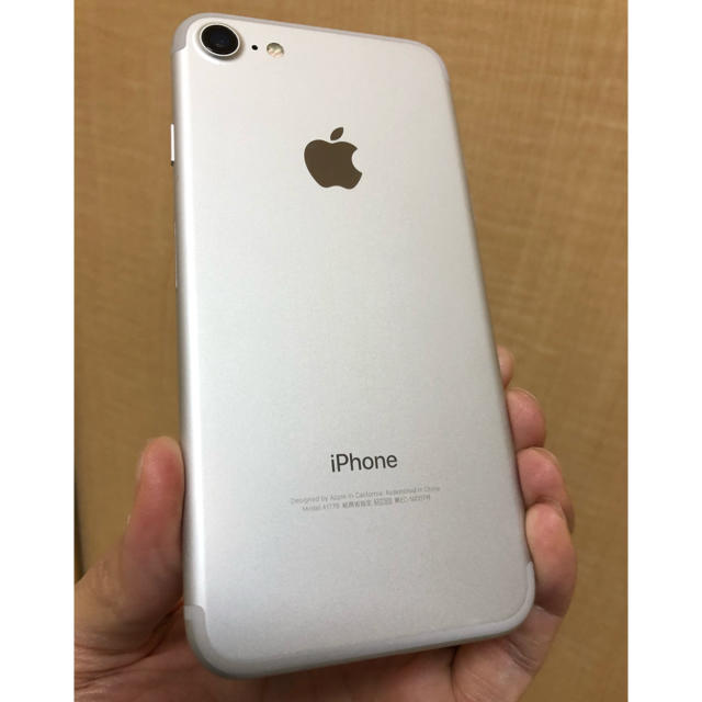 iPhone ホワイト SIMフリーの通販 by ピロパニ's shop｜アイフォーンならラクマ - iPhone7 32GB 定番HOT