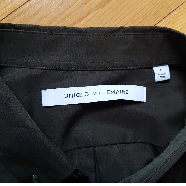 UNIQLO(ユニクロ)の美品 ユニクロアンドルメール ボタンダウンシャツ(カーキ、黒2枚セット)   メンズのトップス(シャツ)の商品写真
