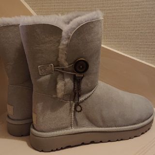 アグ(UGG)の【新品】UGG ブーツ グレー ショート(ブーツ)