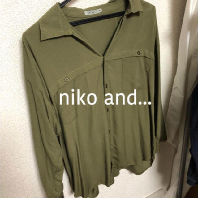 niko and...(ニコアンド)のニコアンド　カーキシャツ レディースのトップス(シャツ/ブラウス(長袖/七分))の商品写真