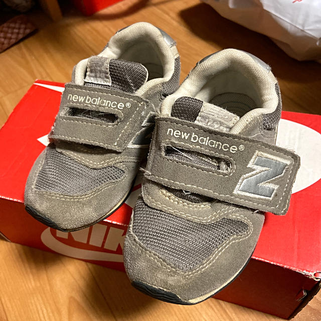 New Balance(ニューバランス)のニューバランス996グレー15センチ キッズ/ベビー/マタニティのキッズ靴/シューズ(15cm~)(スニーカー)の商品写真