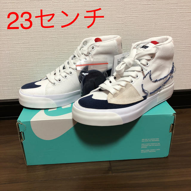 NIKE(ナイキ)の23cm NIKE SB ZOOM BLAZER MID EDGE 白 ネイビー レディースの靴/シューズ(スニーカー)の商品写真