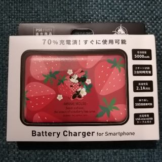 ミニーマウス(ミニーマウス)の未使用　ミニーマウス　モバイルバッテリーチャージャー　いちご　ディズニーストア　(バッテリー/充電器)