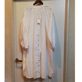 ネストローブ(nest Robe)のsm2 ギャザー羽織りシャツワンピース 新品タグ付き(ロングワンピース/マキシワンピース)