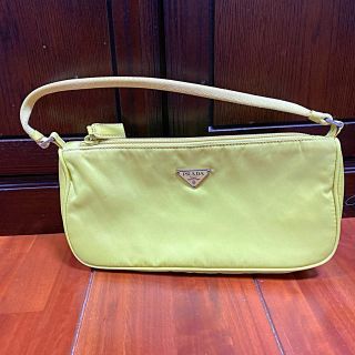 プラダ(PRADA)のPRADA ポーチ　美品(ポーチ)