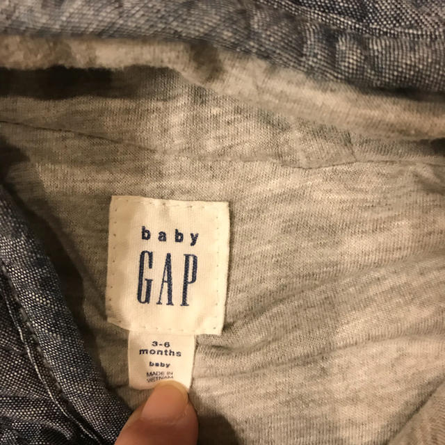 babyGAP(ベビーギャップ)のbabygap デニムロンパース キッズ/ベビー/マタニティのベビー服(~85cm)(カバーオール)の商品写真