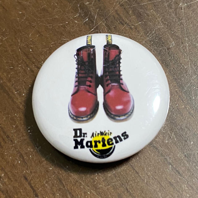 Dr.Martens(ドクターマーチン)のDr.Martins 缶バッジ エンタメ/ホビーのアニメグッズ(バッジ/ピンバッジ)の商品写真