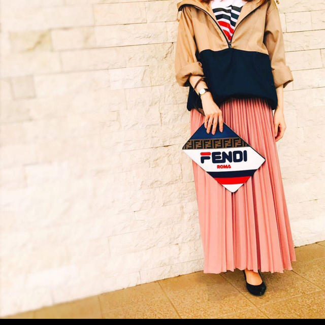 未使用タグ付き　fendi mania フェンディマニア　定番　クラッチバッグバッグ