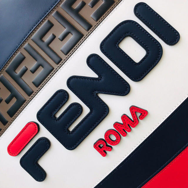 FENDI(フェンディ)の未使用タグ付き　fendi mania フェンディマニア　定番　クラッチバッグ　 レディースのバッグ(クラッチバッグ)の商品写真