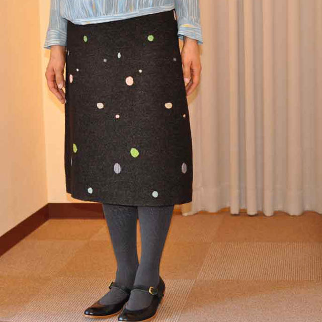 mina perhonen(ミナペルホネン)の新品　ミナペルホネン luster スカート 36 ダークブラウン レディースのスカート(ひざ丈スカート)の商品写真