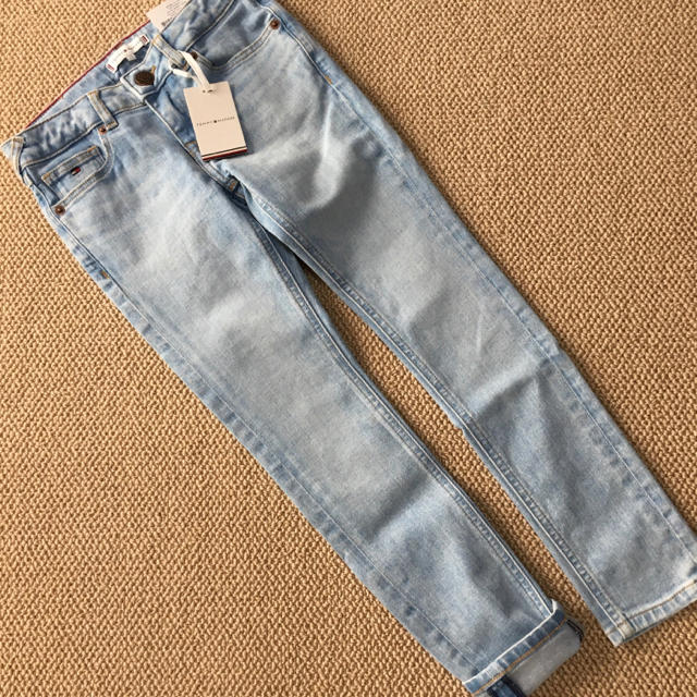 TOMMY HILFIGER(トミーヒルフィガー)の新品(128㎝)■トミーヒルフィガー■スキニーパンツ/デニム/ジーンズ キッズ/ベビー/マタニティのキッズ服女の子用(90cm~)(パンツ/スパッツ)の商品写真