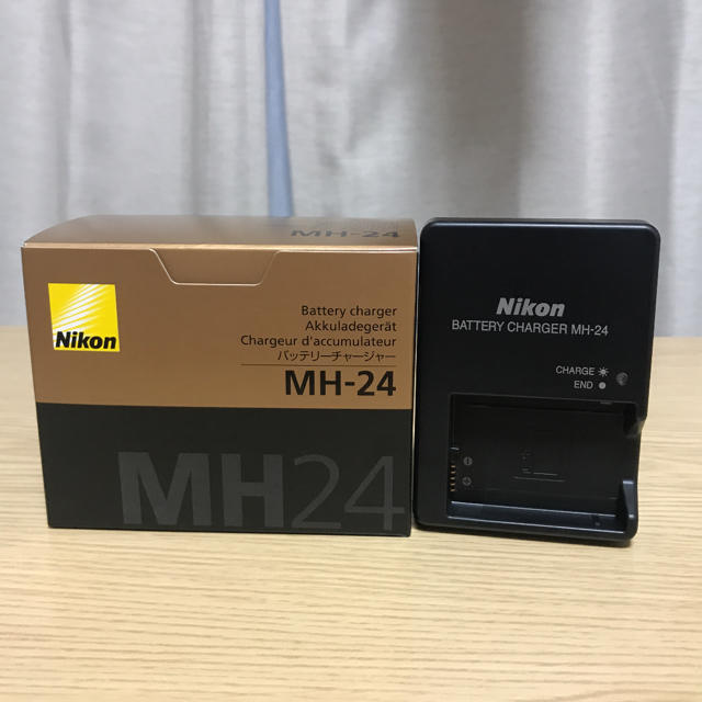 Nikon(ニコン)の美品  Nikonバッテリーチャージャー MH-24  スマホ/家電/カメラのスマホ/家電/カメラ その他(その他)の商品写真