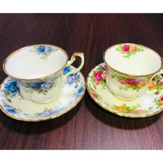 ロイヤルアルバート(ROYAL ALBERT)のロイヤルアルバート　カップ +ソーサー　2set (グラス/カップ)