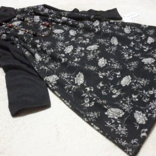 新品　Ｍ～Ｌ　裏起毛　タック入りドロップショルダー花柄切替チュニック　黒(ひざ丈ワンピース)