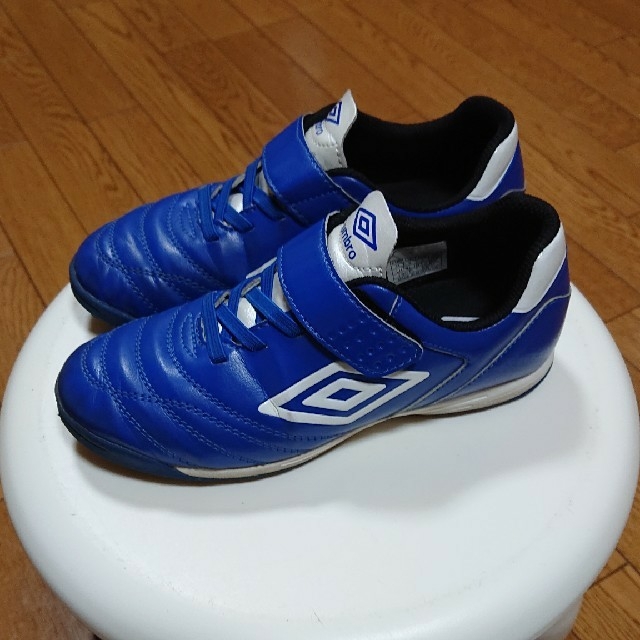 UMBRO(アンブロ)のUMBRO ジュニアサッカーシューズ 20.5cm  UU4LJB12BX スポーツ/アウトドアのサッカー/フットサル(シューズ)の商品写真