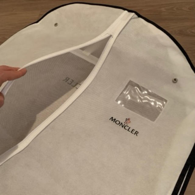 MONCLER(モンクレール)のMONCLER ブランドショップ袋　スーツ袋 レディースのバッグ(ショップ袋)の商品写真