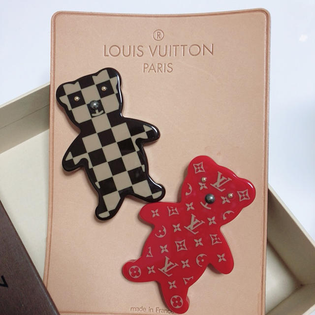 LOUIS VUITTON(ルイヴィトン)の✨レア✨LOUIS VUITTON✨ブローチ🐻 レディースのアクセサリー(ブローチ/コサージュ)の商品写真