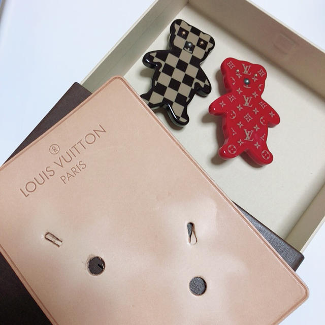 LOUIS VUITTON(ルイヴィトン)の✨レア✨LOUIS VUITTON✨ブローチ🐻 レディースのアクセサリー(ブローチ/コサージュ)の商品写真