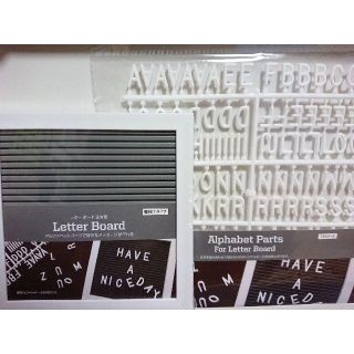 キャンドゥ　レターボード　グレーと文字　白セット　新品未使用(ウェルカムボード)