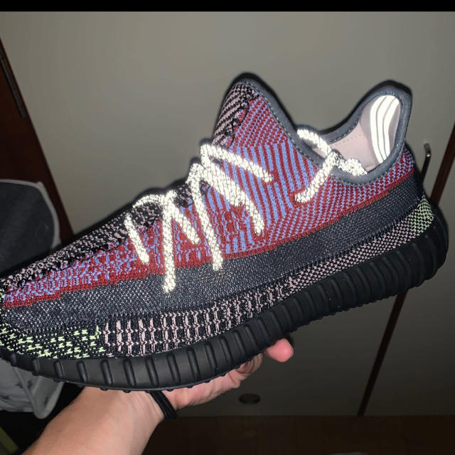 adidas(アディダス)の27.5cm YEEZYBOOST350V2 YECHEIL 新品 メンズの靴/シューズ(スニーカー)の商品写真