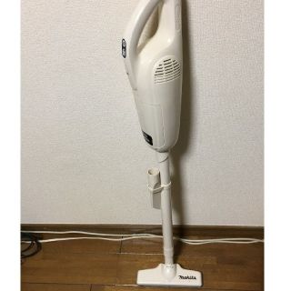 マキタ(Makita)のマキタ充電式クリーナー　CL103DX（送料込）(掃除機)