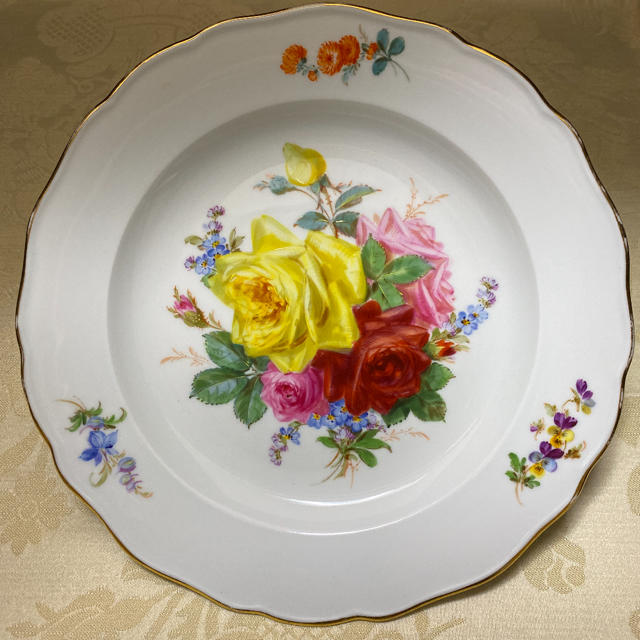 MEISSEN(マイセン)の【オールドマイセン】ブラウンスドルフの薔薇／花絵付皿 インテリア/住まい/日用品のキッチン/食器(食器)の商品写真