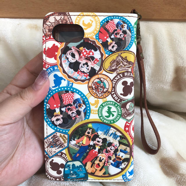 Disney(ディズニー)のディズニー 実写 iPhoneケース ミッキーと仲間たち スマホ/家電/カメラのスマホアクセサリー(iPhoneケース)の商品写真