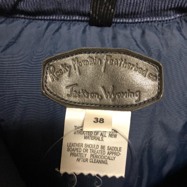 Rocky Mountain Featherbed(ロッキーマウンテンフェザーベッド)のRocky Montain Featherbed ダウンベスト 38 メンズのジャケット/アウター(ダウンベスト)の商品写真