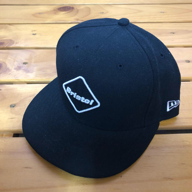 F.C.R.B.(エフシーアールビー)のFCRB × NEWERA キャップ メンズの帽子(キャップ)の商品写真