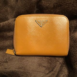 プラダ(PRADA)のPRADA 二つ折り財布　未使用品！！(財布)