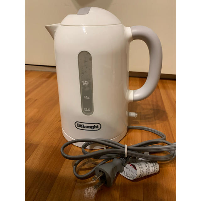 DeLonghi(デロンギ)のDeLonghi 電気ケトル スマホ/家電/カメラの生活家電(電気ケトル)の商品写真