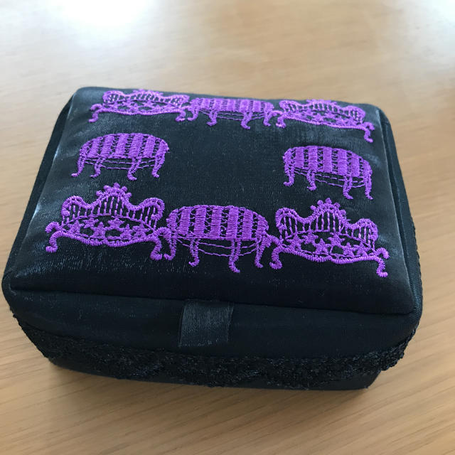 ANNA SUI(アナスイ)の＊密さま専用＊【ANNA SUI】刺繍小物入れ アナスイ インテリア/住まい/日用品のインテリア小物(小物入れ)の商品写真