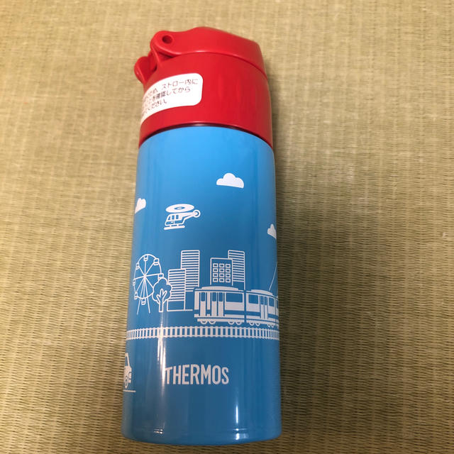 THERMOS(サーモス)のサーモス真空断熱ストローボトル キッズ/ベビー/マタニティの授乳/お食事用品(水筒)の商品写真