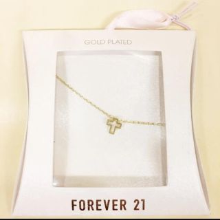 フォーエバートゥエンティーワン(FOREVER 21)のFOREVER21 ゴールドクロスネックレス(ネックレス)