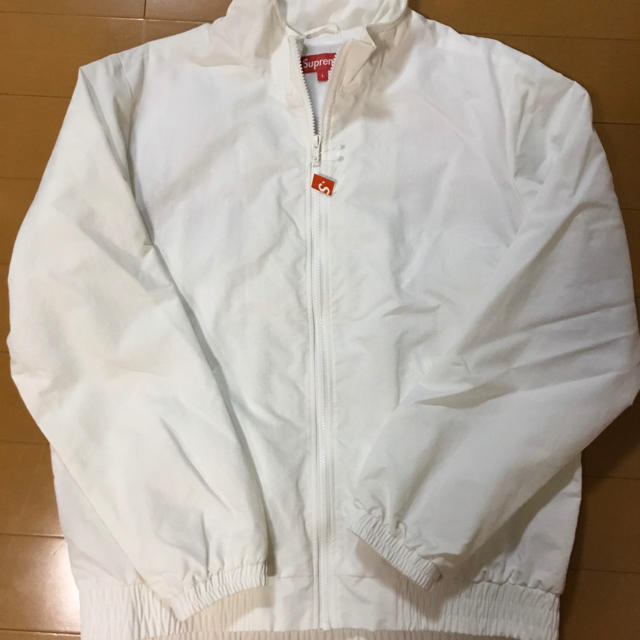 Supreme(シュプリーム)のsupreme arc logo track jacket 17aw 白　新品 メンズのジャケット/アウター(ナイロンジャケット)の商品写真