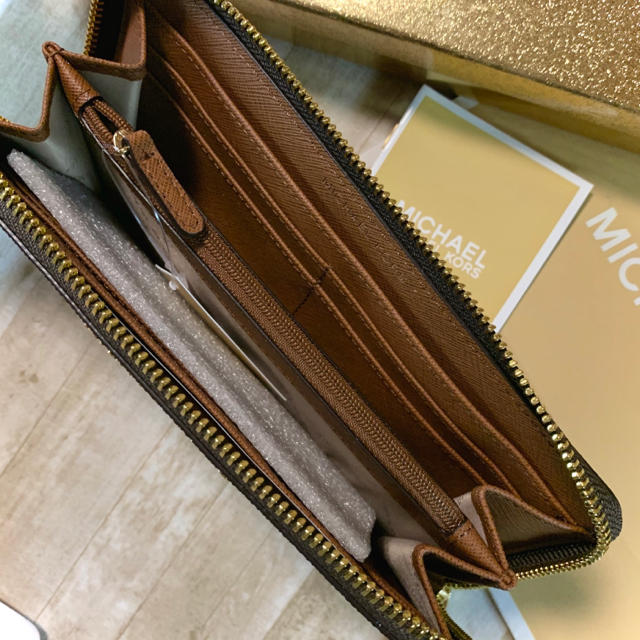 Michael Kors(マイケルコース)の新品未使用 マイケルコース ブラウン シグネチャー 長財布 ロングウォレット レディースのファッション小物(財布)の商品写真