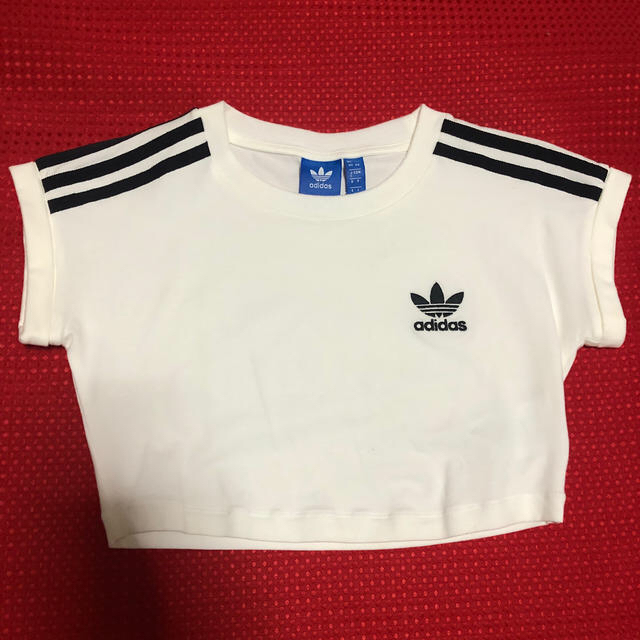 adidas - adidas ショート丈 Tシャツ【即決で¥100引き】の通販 by 7°sea ｜アディダスならラクマ