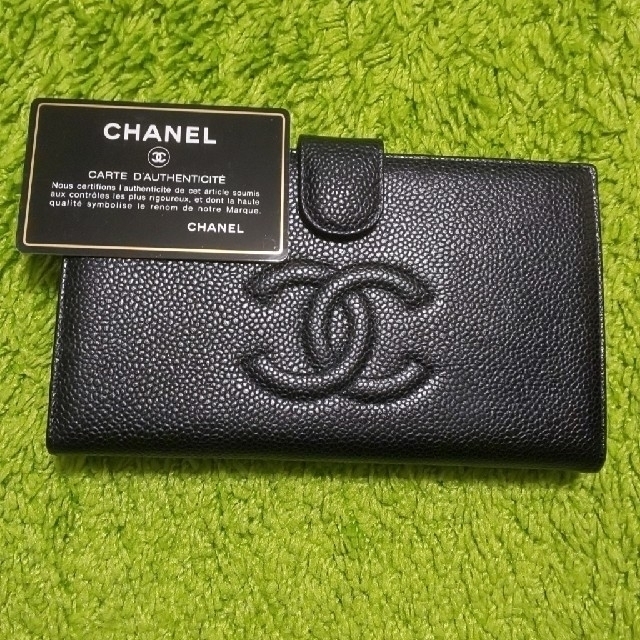CHANEL キャビアスキン財布