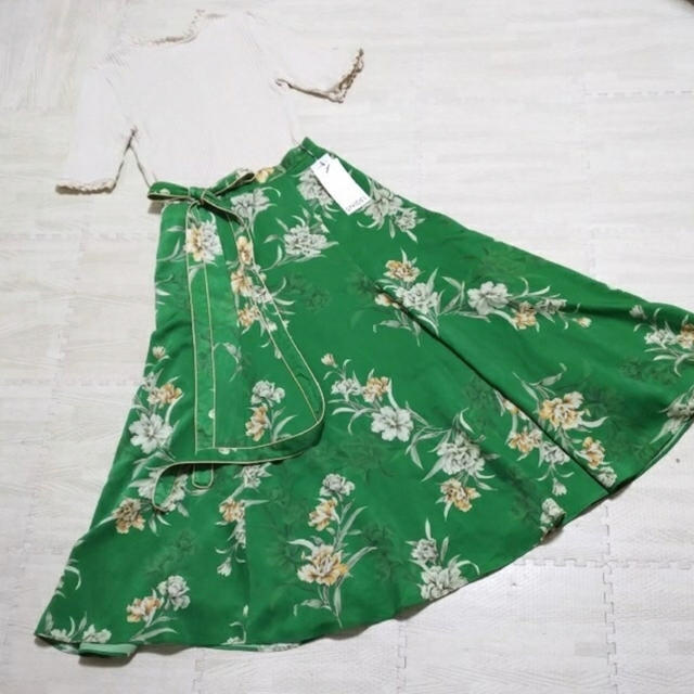 SNIDEL(スナイデル)のスナイデル♡フラワーロングスカート新品 レディースのスカート(ロングスカート)の商品写真