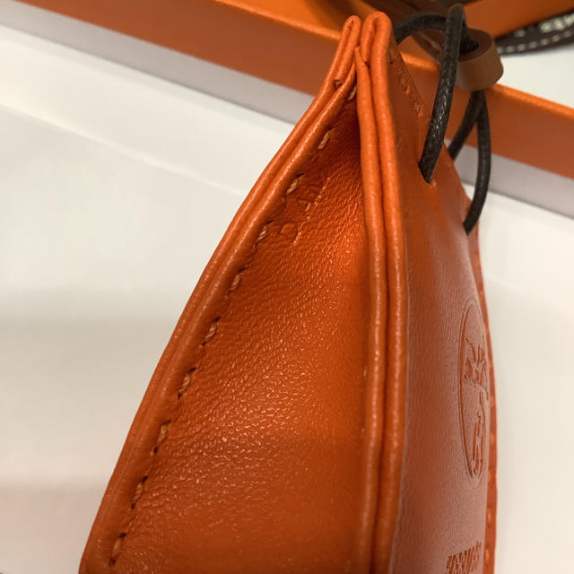 Hermes(エルメス)の確実正規品 新品 エルメス オレンジチャーム　 レディースのアクセサリー(チャーム)の商品写真