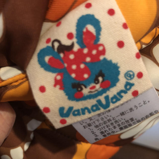 VANA VANA(バナバナ)のVANAVANA バナバナ   リバーシブルダウンベスト100 キッズ/ベビー/マタニティのキッズ服女の子用(90cm~)(ジャケット/上着)の商品写真