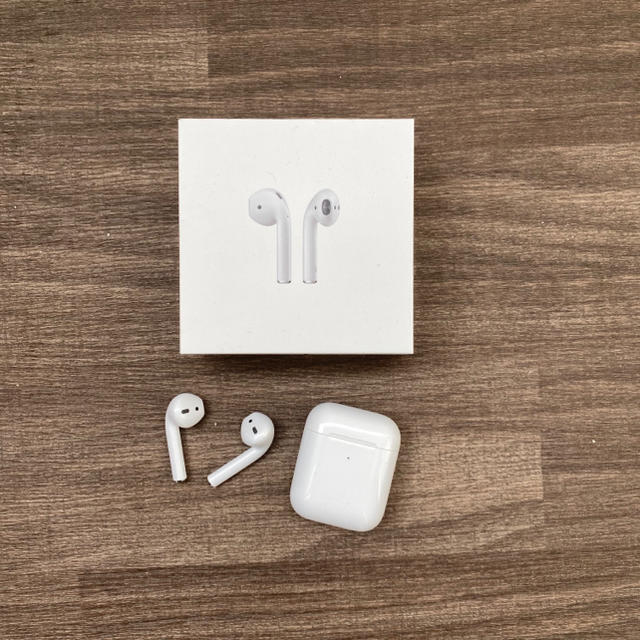 (お得な特別割引価格) Apple - 確実正規 AirPods 第二世代 ワイヤレス充電対応モデル ヘッドフォン/イヤフォン (お得な特別割引価格) Apple - 確実正規 AirPods 第二世代 ワイヤレス充電対応モデル ヘッドフォン/イヤフォン