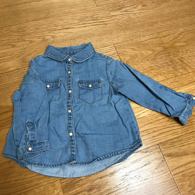 ZARA(ザラ)のZARA BabyGirl80㌢デニムシャツ キッズ/ベビー/マタニティのベビー服(~85cm)(シャツ/カットソー)の商品写真