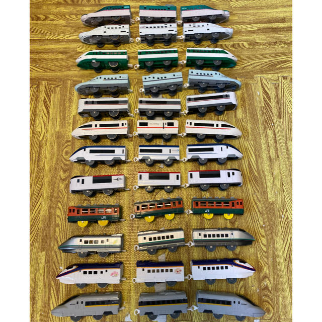 Takara Tomy(タカラトミー)の【ももか♪様専用】　プラレール 列車　12種+α キッズ/ベビー/マタニティのおもちゃ(電車のおもちゃ/車)の商品写真